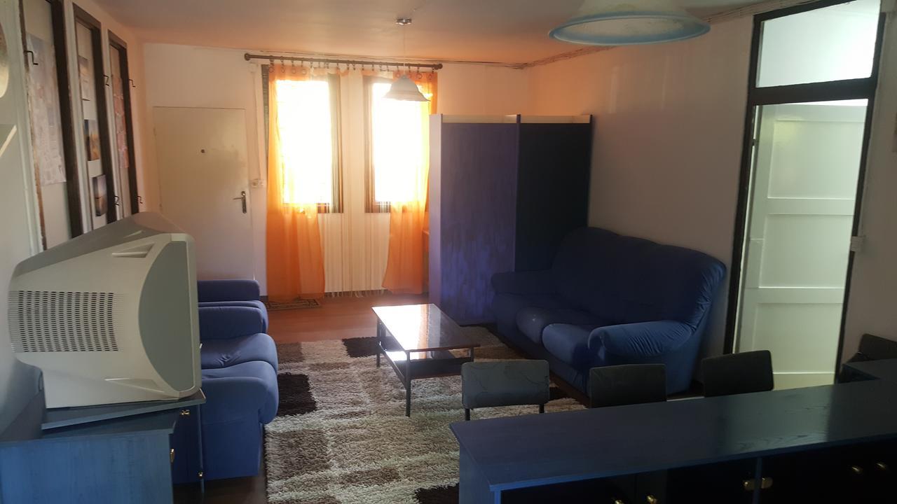 Hostel Belgrade Shungit Dragana Jeftica Br 10 Ngoại thất bức ảnh
