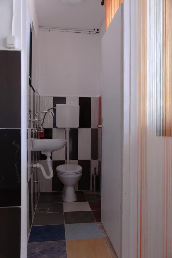 Hostel Belgrade Shungit Dragana Jeftica Br 10 Ngoại thất bức ảnh